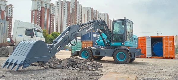 15 Tuj Log Excavator
